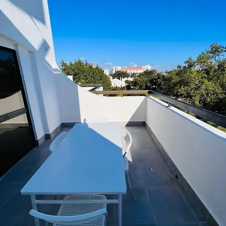 Big Studio Na Rua Da Oura, شقة