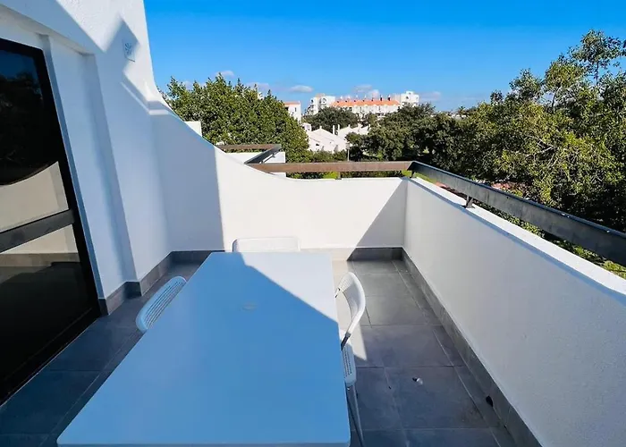 Big Studio Na Rua Da Oura, شقة